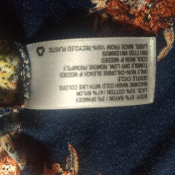 Floral t-shirt with lace - Picture 5 of 5